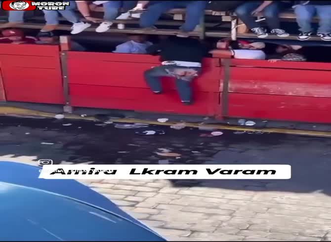 Video :He gets a pit instead of a rectum when he tries to play with a bull (Warning - startling)